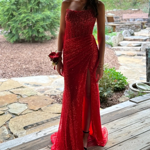 Elegant Red Sequin prom dress - Picture 1 of 2